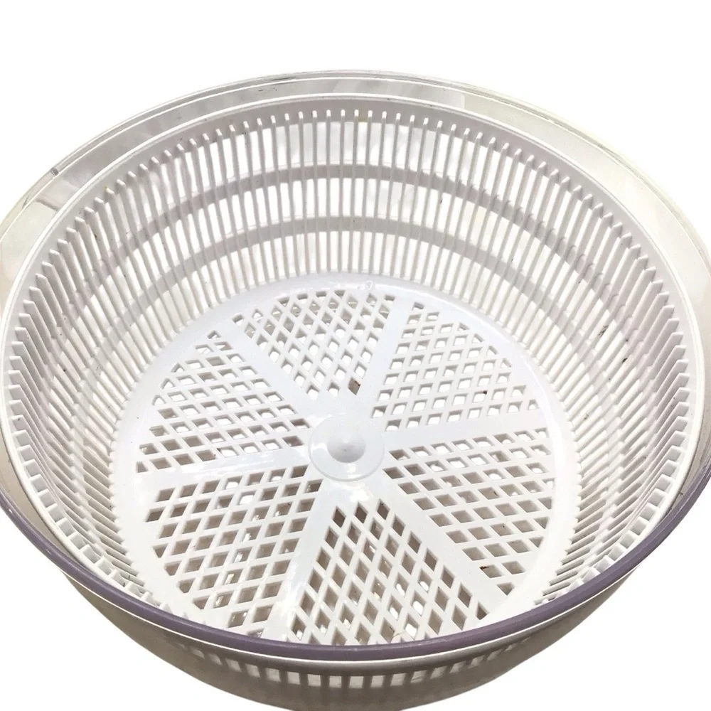Mainstays Salad Spinner 4 Quart Green Easy Spin Rotary Handle.